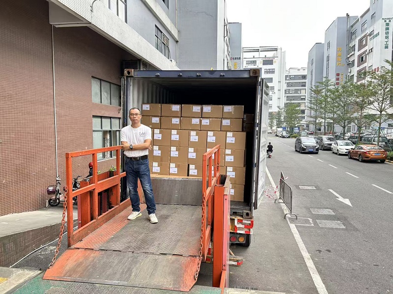 Εξαγωγή ανταλλακτικών ενός εμπορευματοκιβωτίου στο Βιετνάμ.