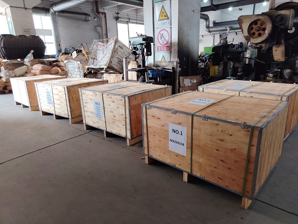 Ελπίζω να συνεχίσει να παίζει αυτούς τους ρόλους των πλαστικών καλουπιών έγχυσης στο νέο εργοστάσιο.